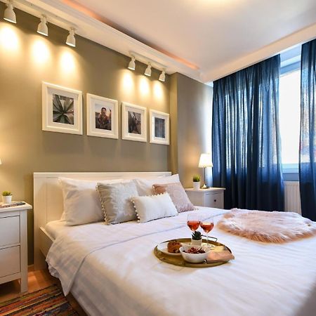 Downtown Oasis: Central Apartments With Cozy Charm Bükreş Dış mekan fotoğraf