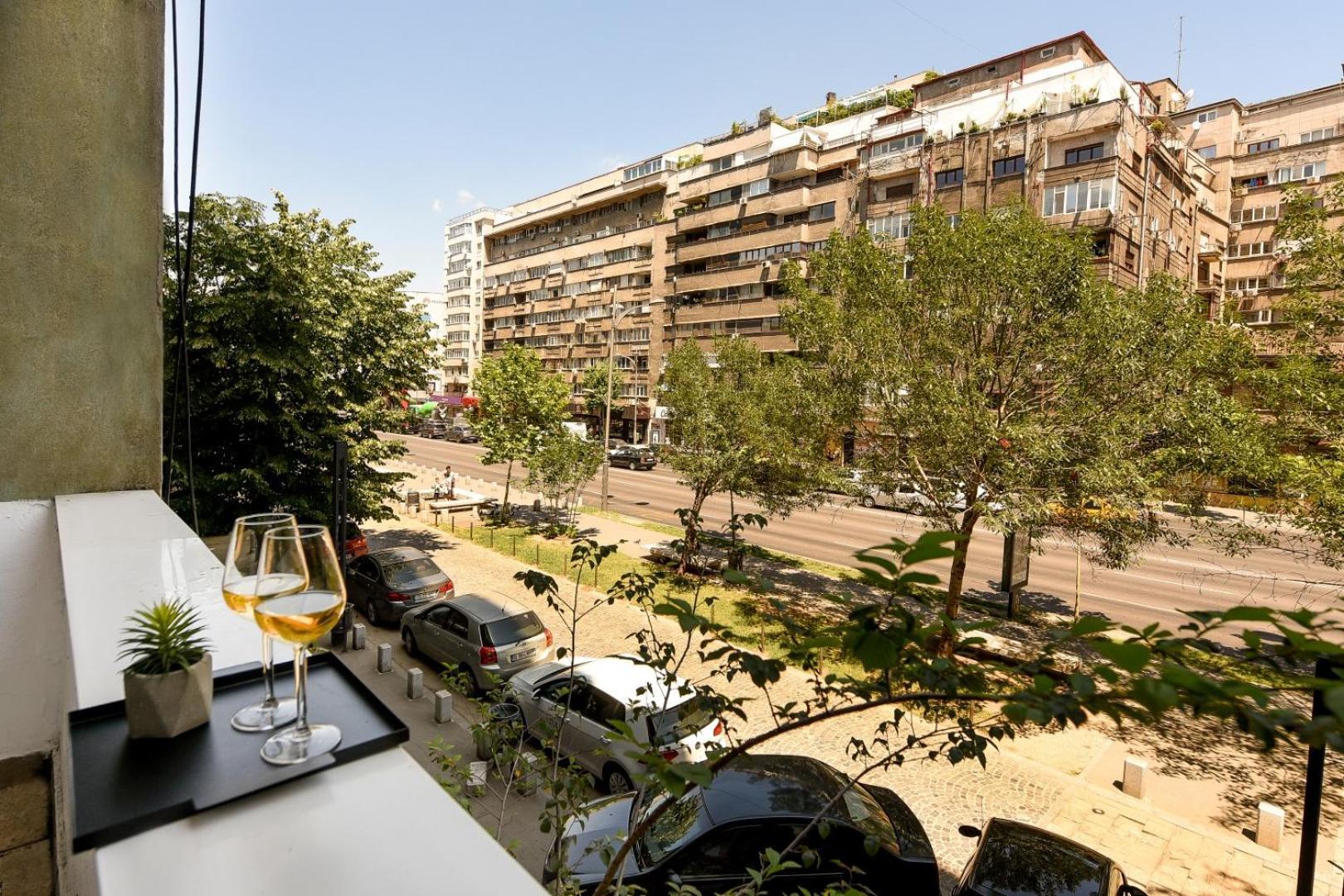 Downtown Oasis: Central Apartments With Cozy Charm Bükreş Dış mekan fotoğraf