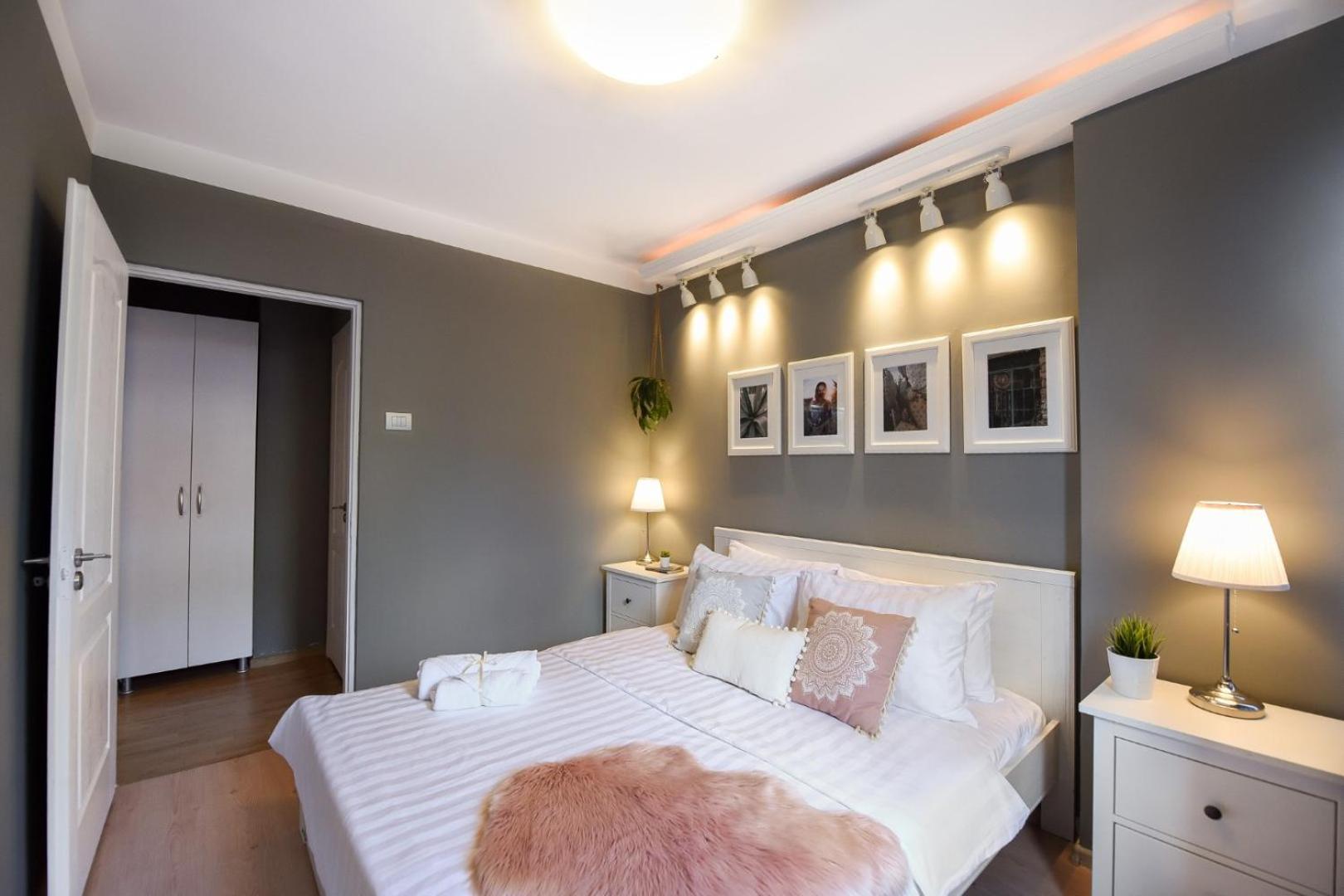 Downtown Oasis: Central Apartments With Cozy Charm Bükreş Oda fotoğraf