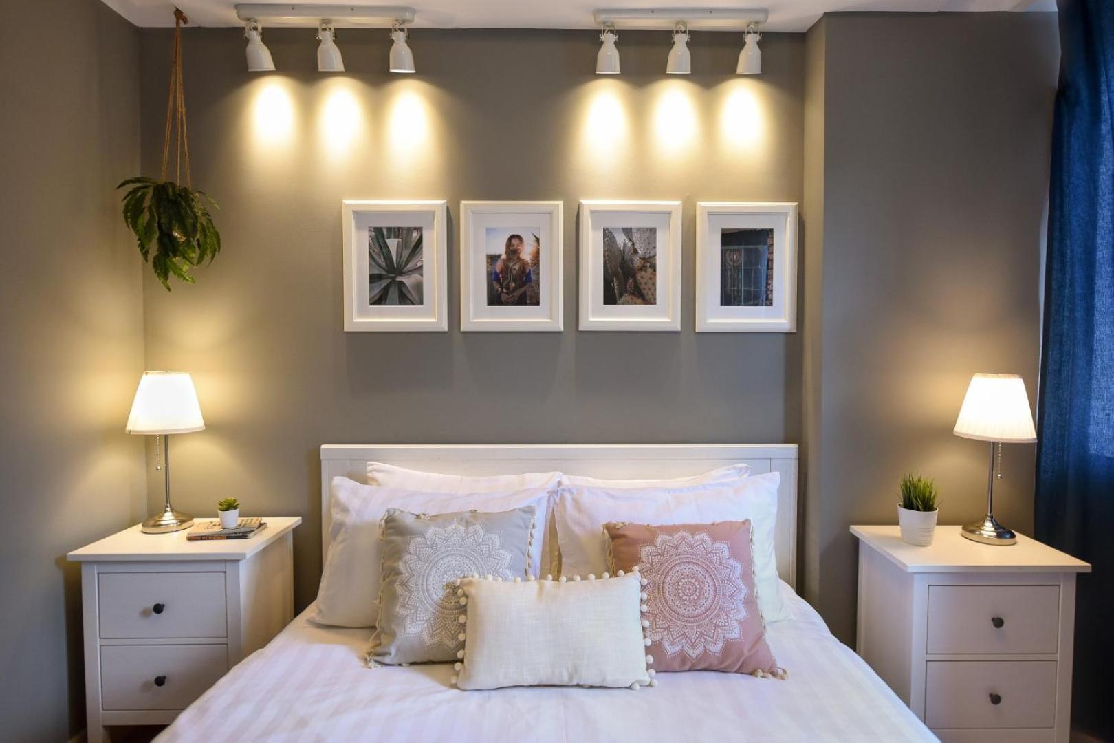 Downtown Oasis: Central Apartments With Cozy Charm Bükreş Oda fotoğraf